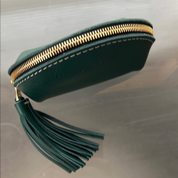 🦚Nearly New Taco Tassel Pouch by PLG Portland Leather Goods in Peacock Green - Picture 12 of 17